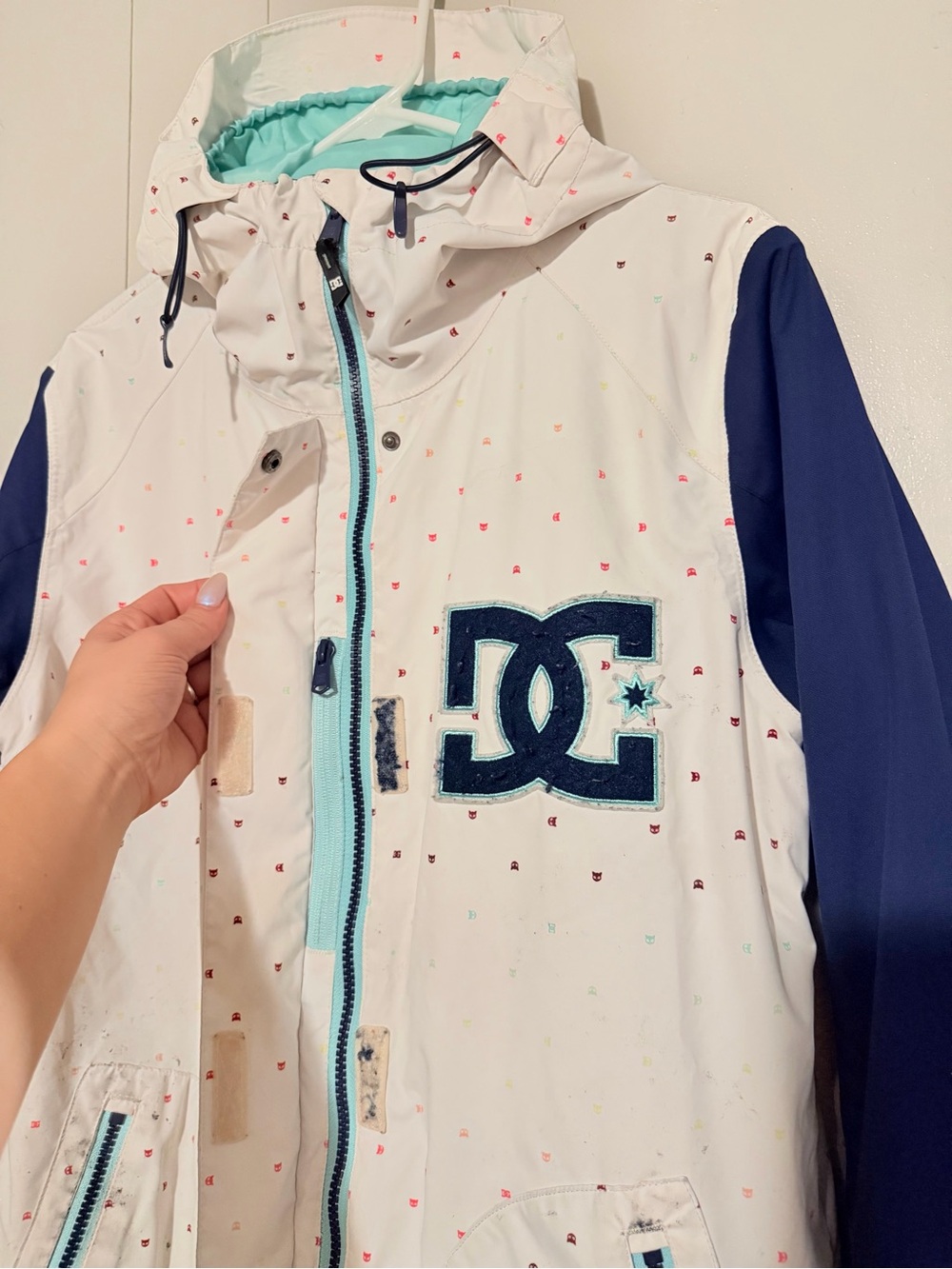 DC Women’s White Jacket with Navy Sleeves - Picture 5 of 14